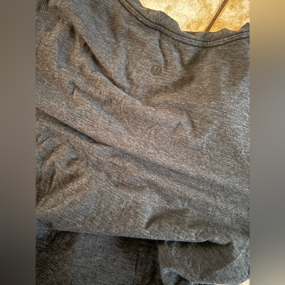 Lululemon heathered deep gray Short Sleeve t shirt v neck - Picture 5 of 7